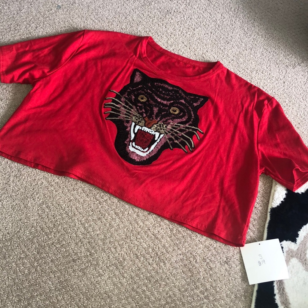 Short , cropped t shirt
